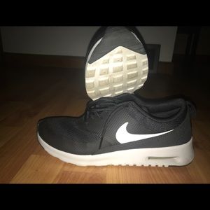 Nike Thea size 9.5